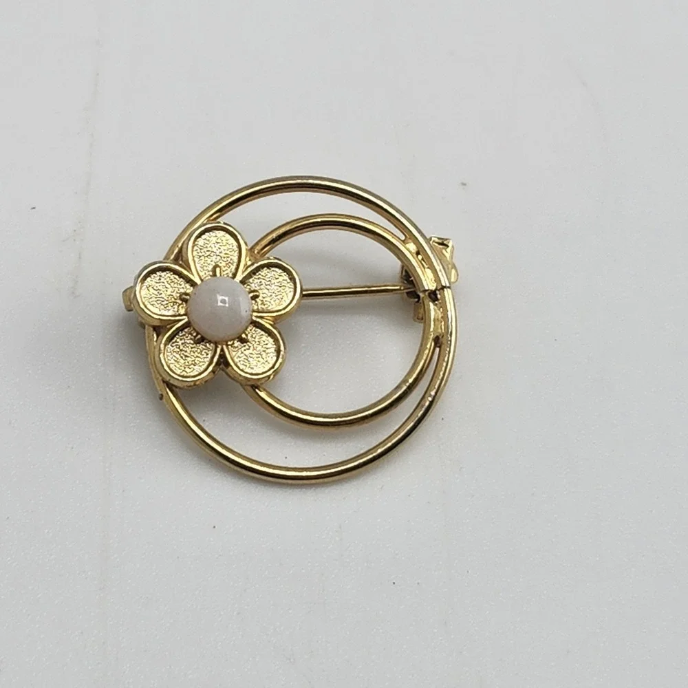 Vintage Gold‎ Tone Circles Flower Brooch